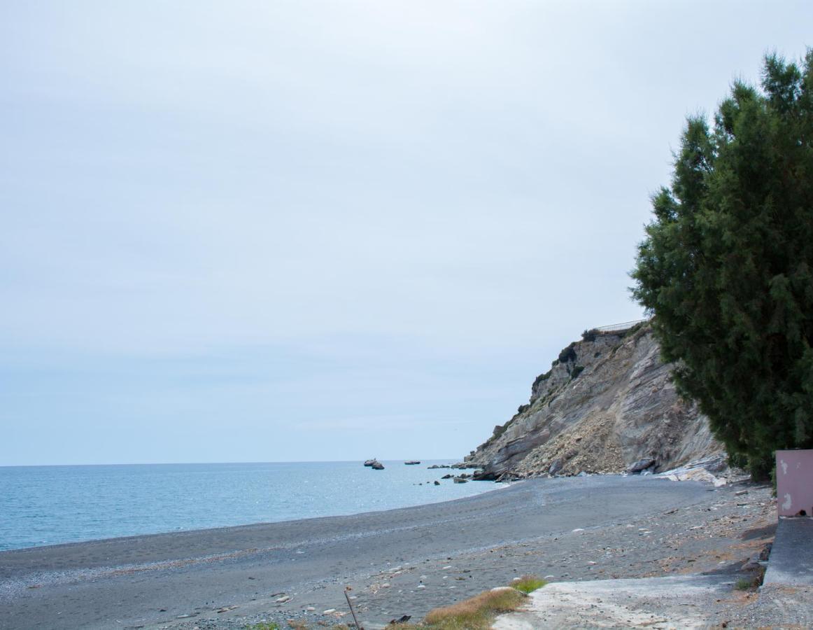 Stella'S Beach House Psari Forada Bagian luar foto